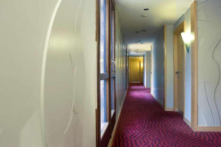 Ballroom/Hall 46 of 56