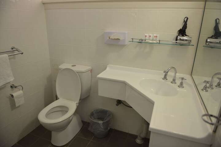 Room 10 of 40