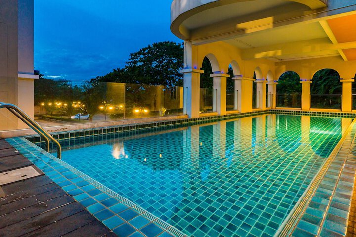 Pool Hotel