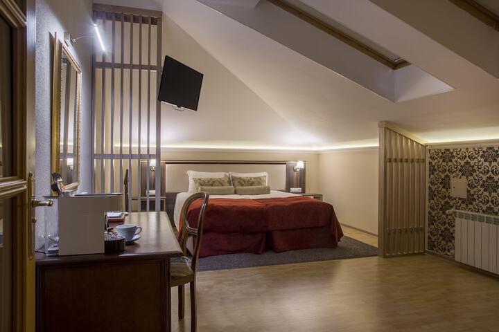 Room 12 of 109