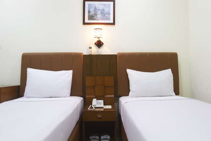 Room 11 of 19