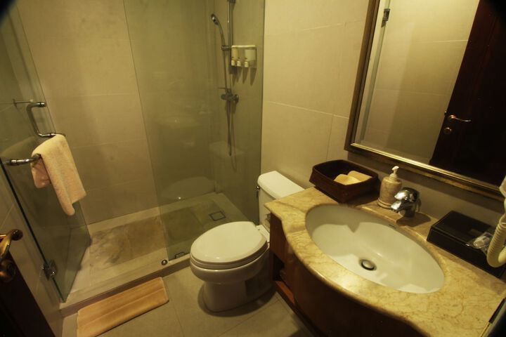 Room 18 of 120