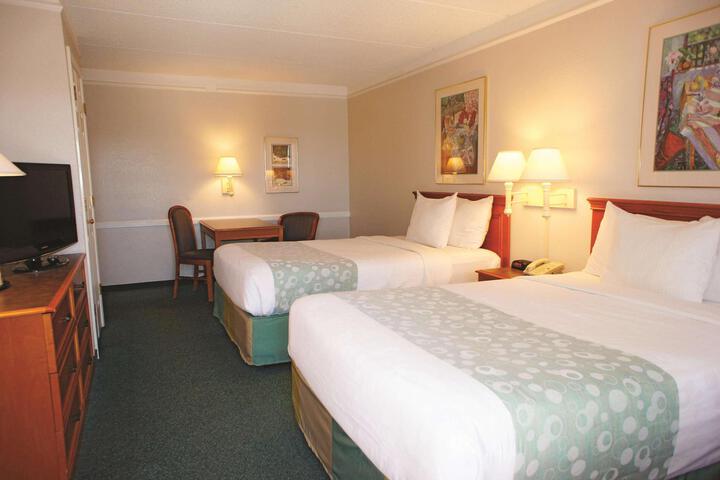 1 King Bed (5 of 7)