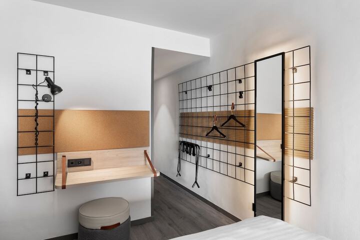 Room 17 of 207