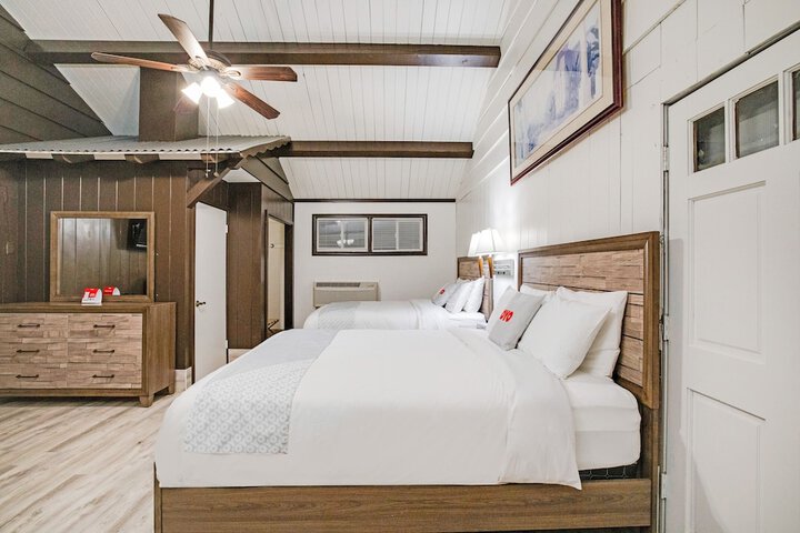 Deluxe 2 Queen Beds (17 of 20)
