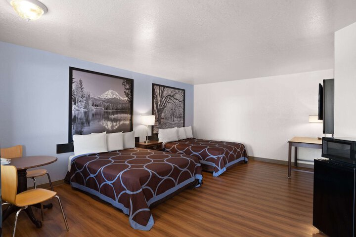 2 Queen Beds (5 of 14)