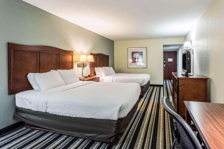 2 Double Beds (11 of 11)