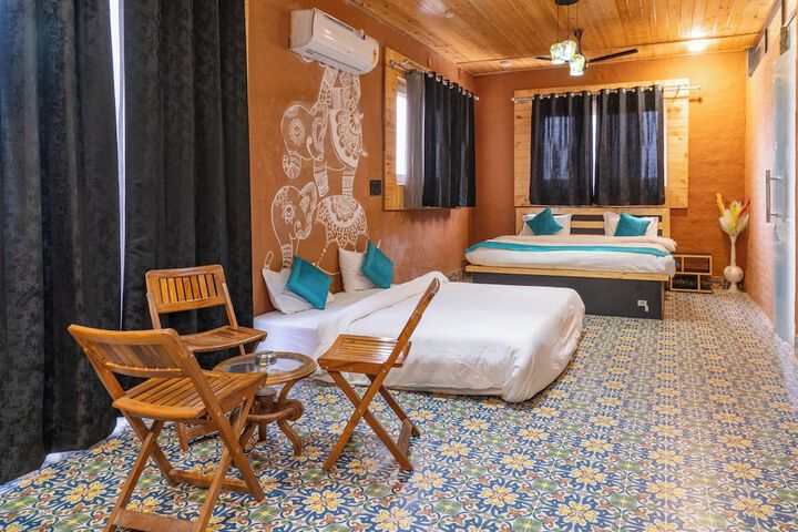 Room 28 of 102