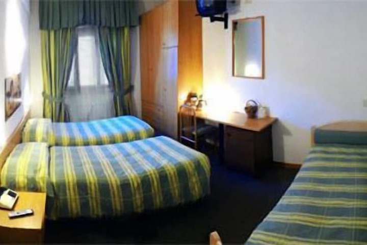 Room 17 of 34