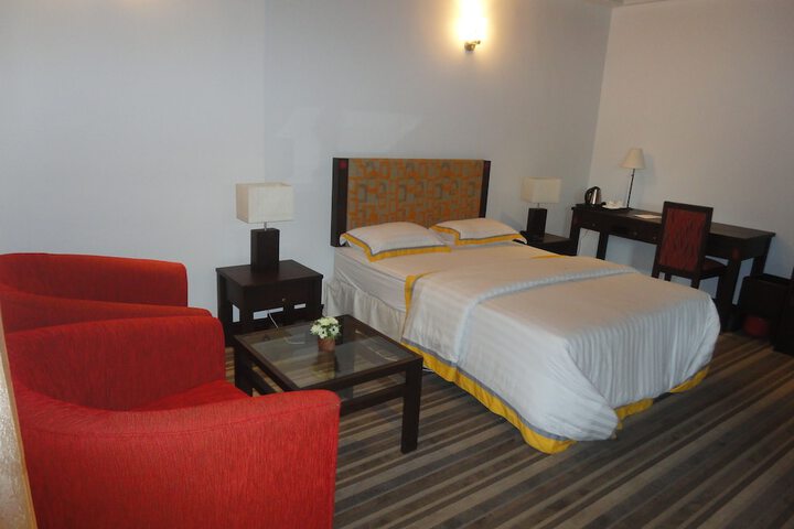 Room 4 of 33