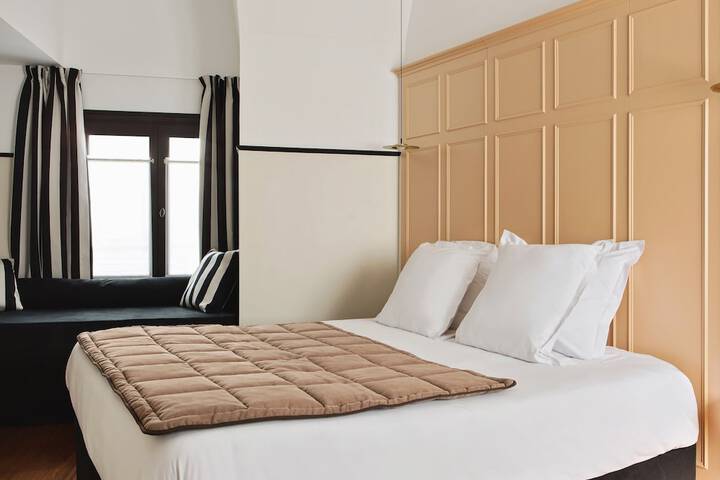 Room 10 of 24