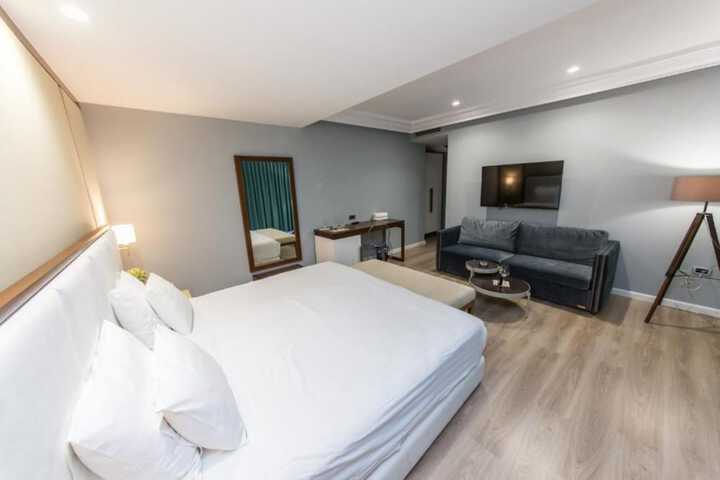 Room 2 of 71