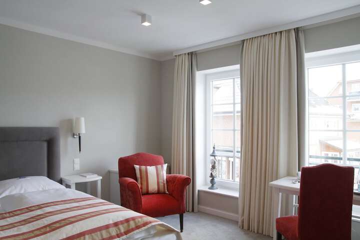 Room 27 of 49