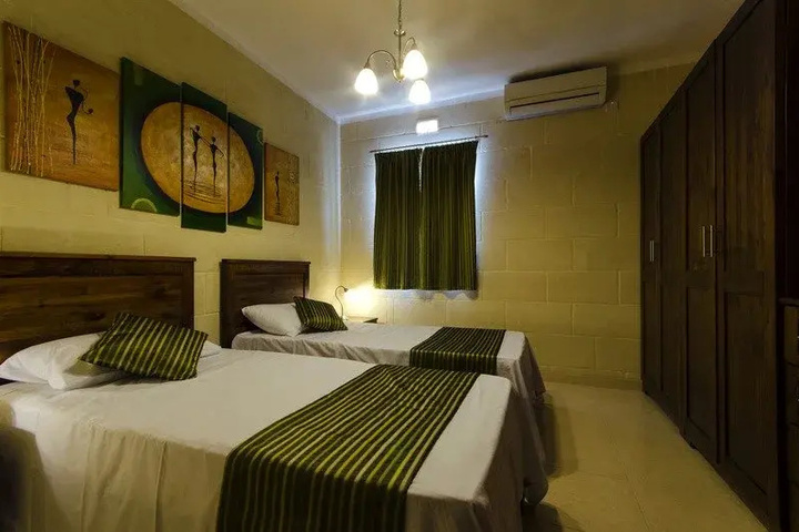 Room 5 of 14