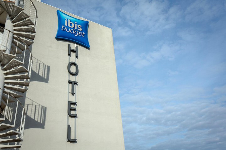 Hotel Exterior 114 of 118