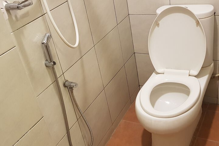Room 6 of 63