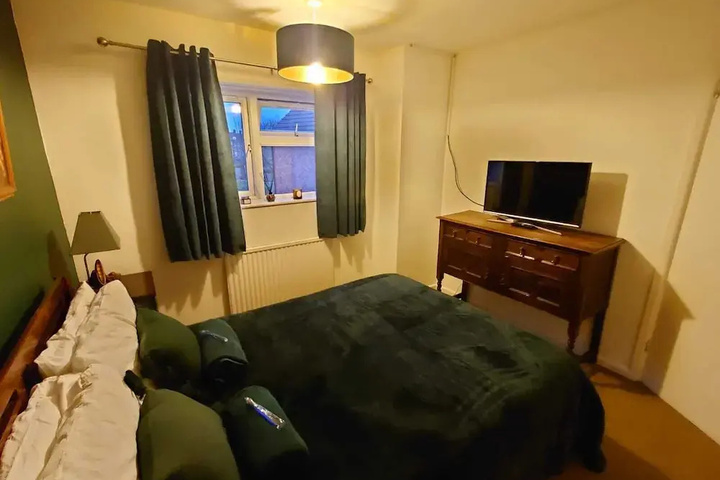 Lovely Rooms in a Quiet Place of Woking