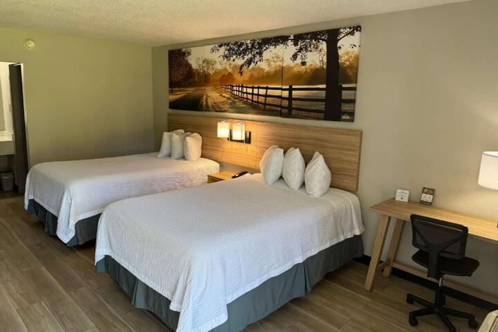 2 Double Beds Mobility or Hearing Accessible Roll in Shower (10 of 11)