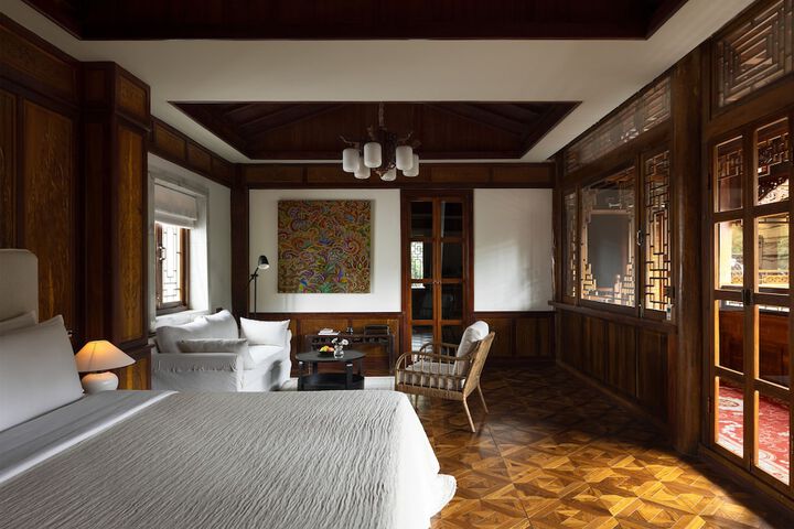Room 35 of 102