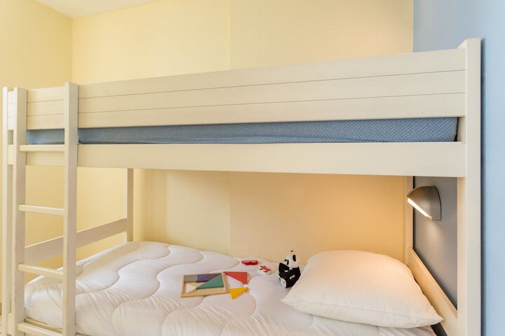 Room 8 of 43