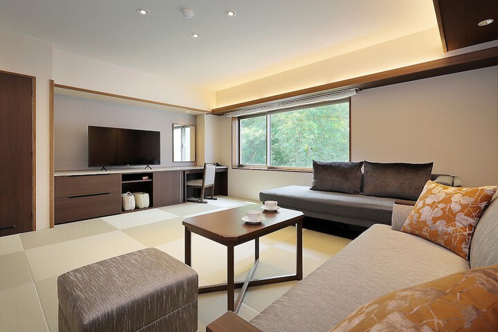 Room 8 of 62