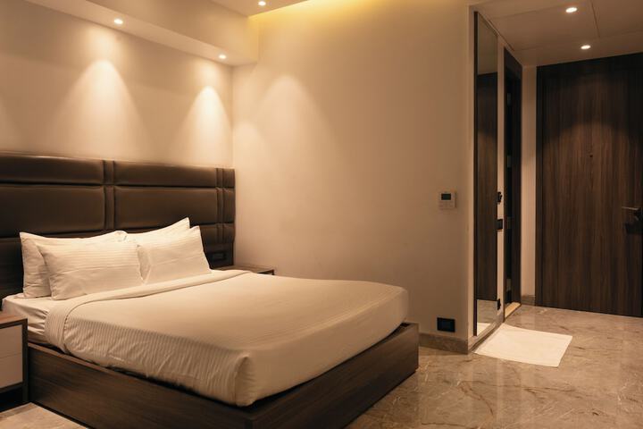 Room 9 of 30