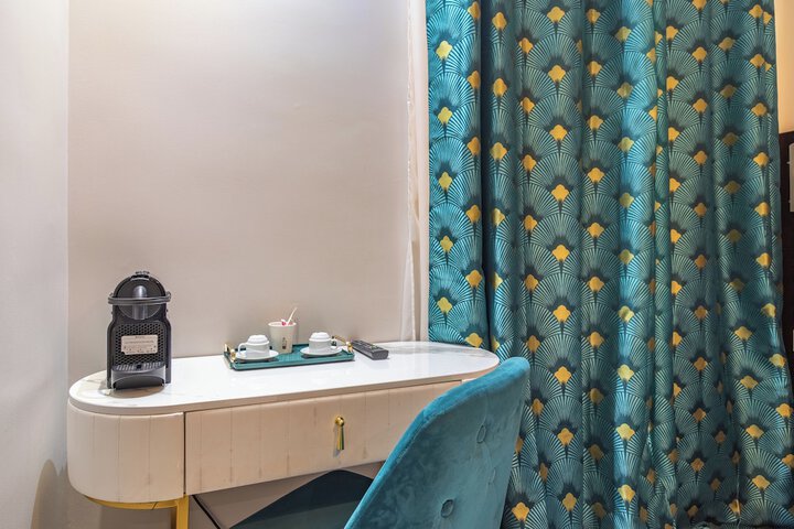 Room 8 of 32