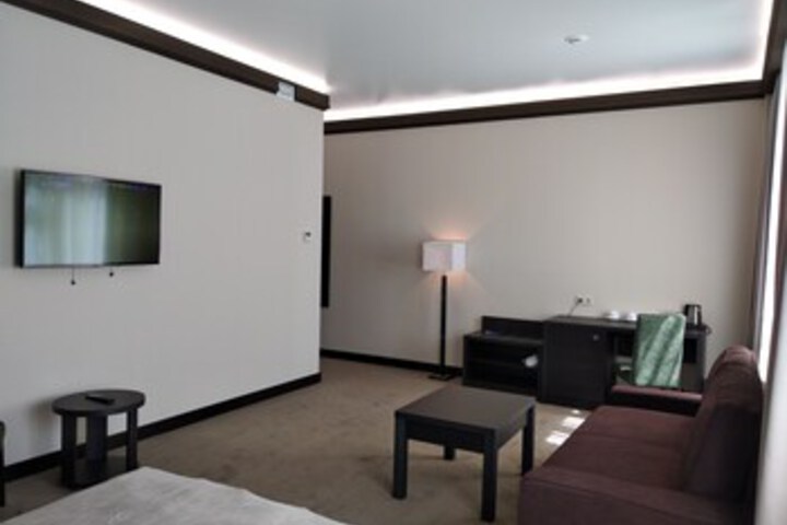Room 68 of 76