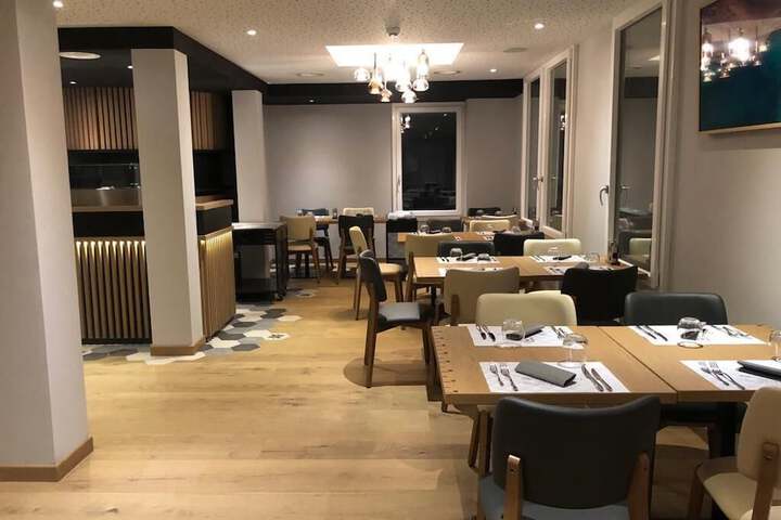 Dining 11 of 16