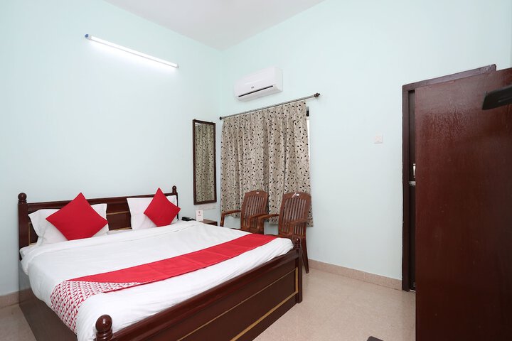 Room 10 of 12