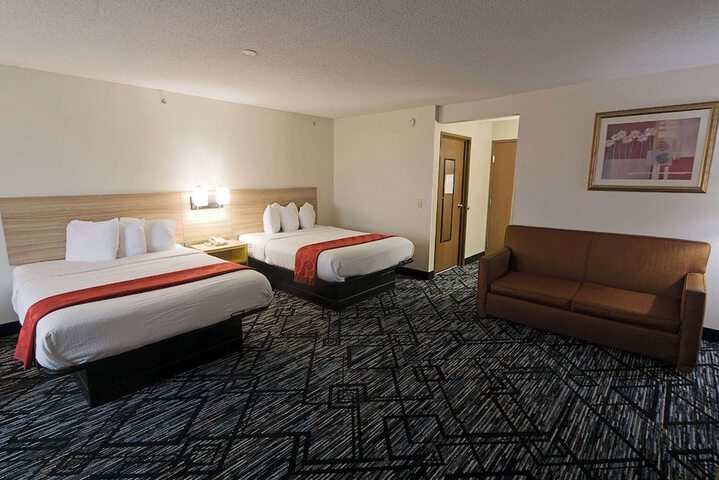 2 Queen Beds (2 of 15)