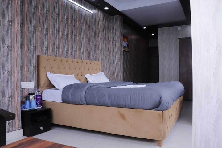 Room 13 of 21