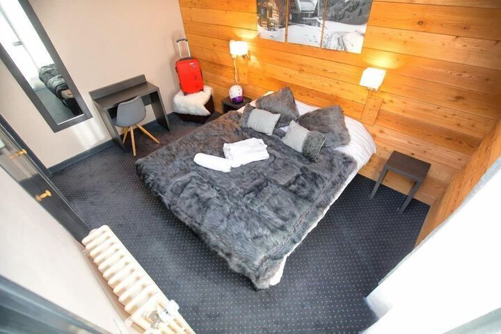 Room 6 of 37