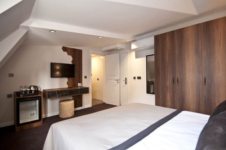 Room 19 of 76