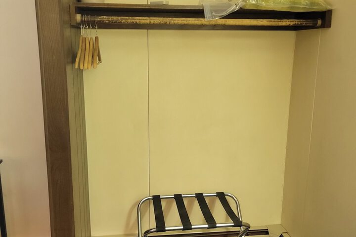 Room 10 of 26