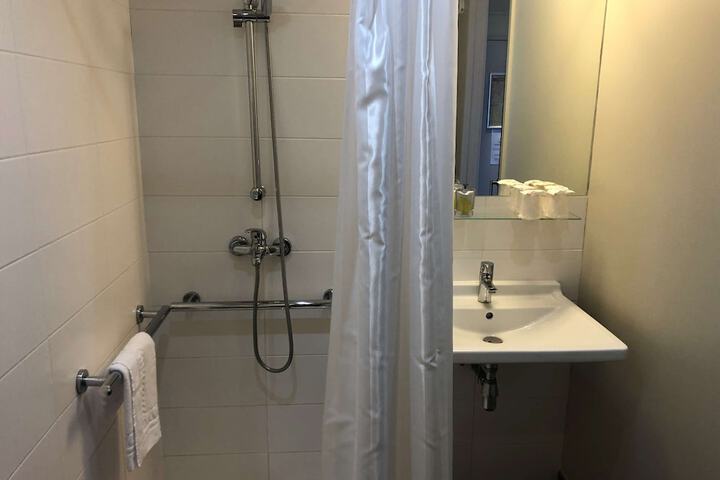 Room 40 of 62