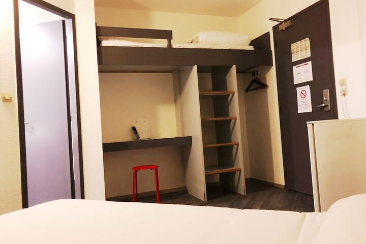 Room 7 of 27