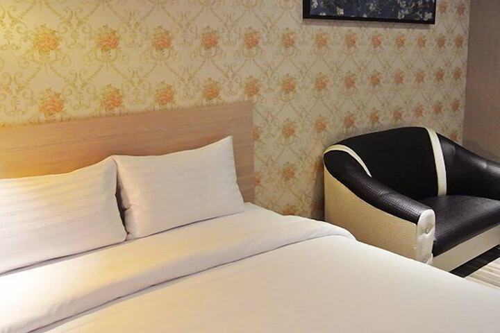 Room 4 of 38