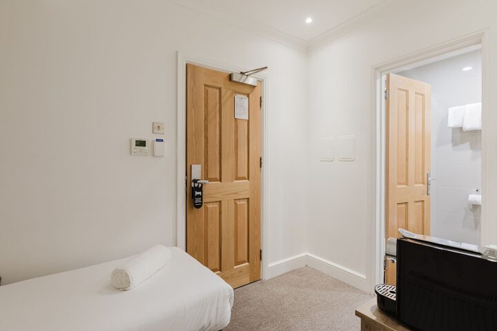 Room 21 of 165