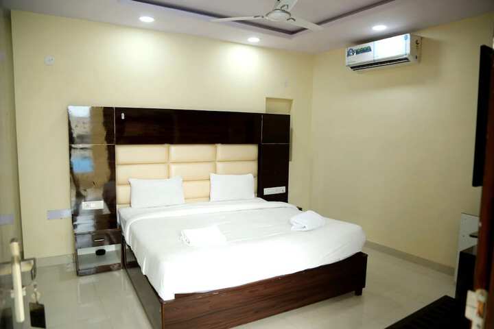 Room 6 of 34