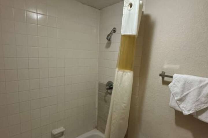 1 King Bed (2 of 7)