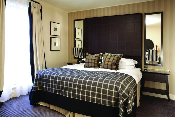 Room 5 of 74