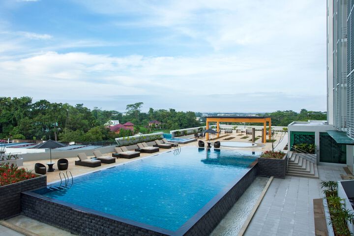 Pool Hotel