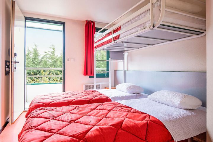 Room 9 of 34