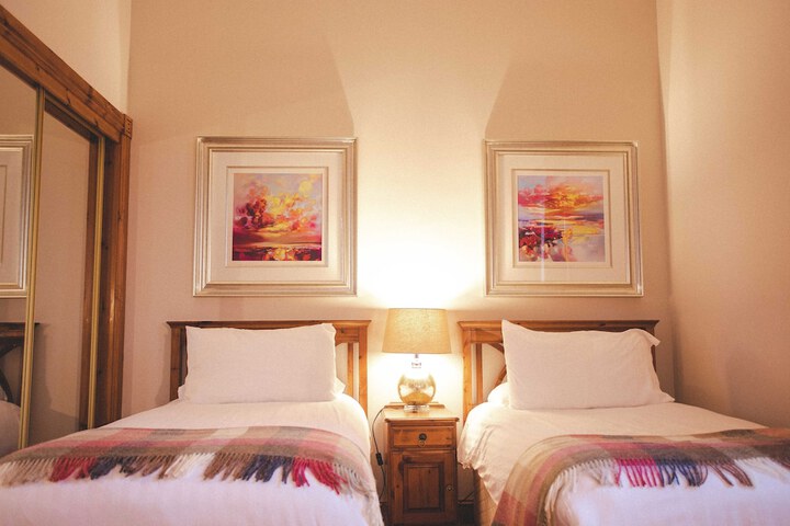 Room 11 of 107