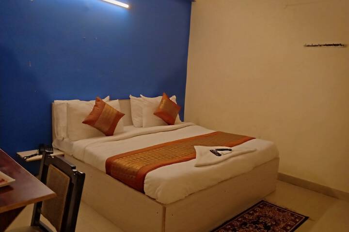 Room 12 of 20