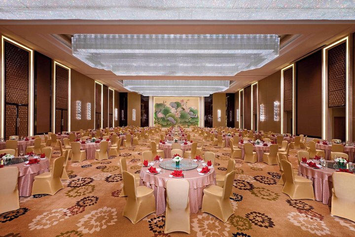Ballroom/Hall 26 of 32