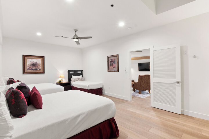 Room 80 of 355