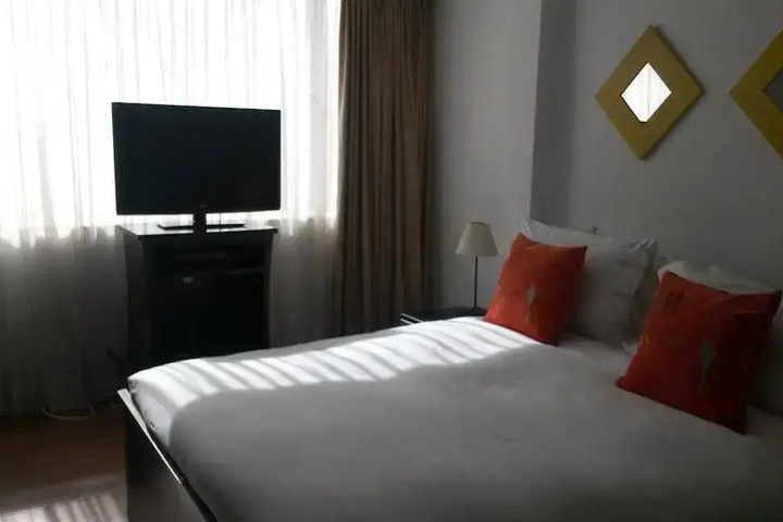 Room 5 of 13