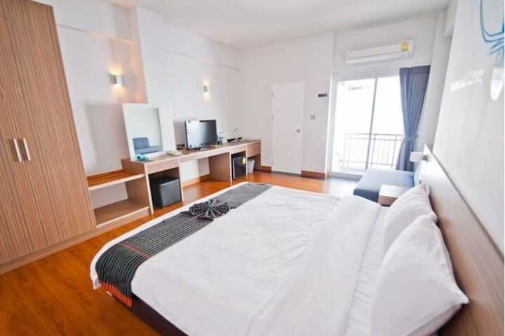 Room 15 of 32